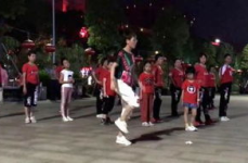 鬼步舞视频,跟随视频领略舞步风采