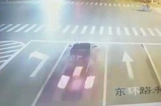 【8点见】女子醉驾玛莎拉蒂致2死 肇事车内3人身份曝光,