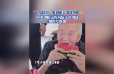 娱乐吃瓜老奶奶,跟随吃瓜老奶奶探寻明星幕后故事